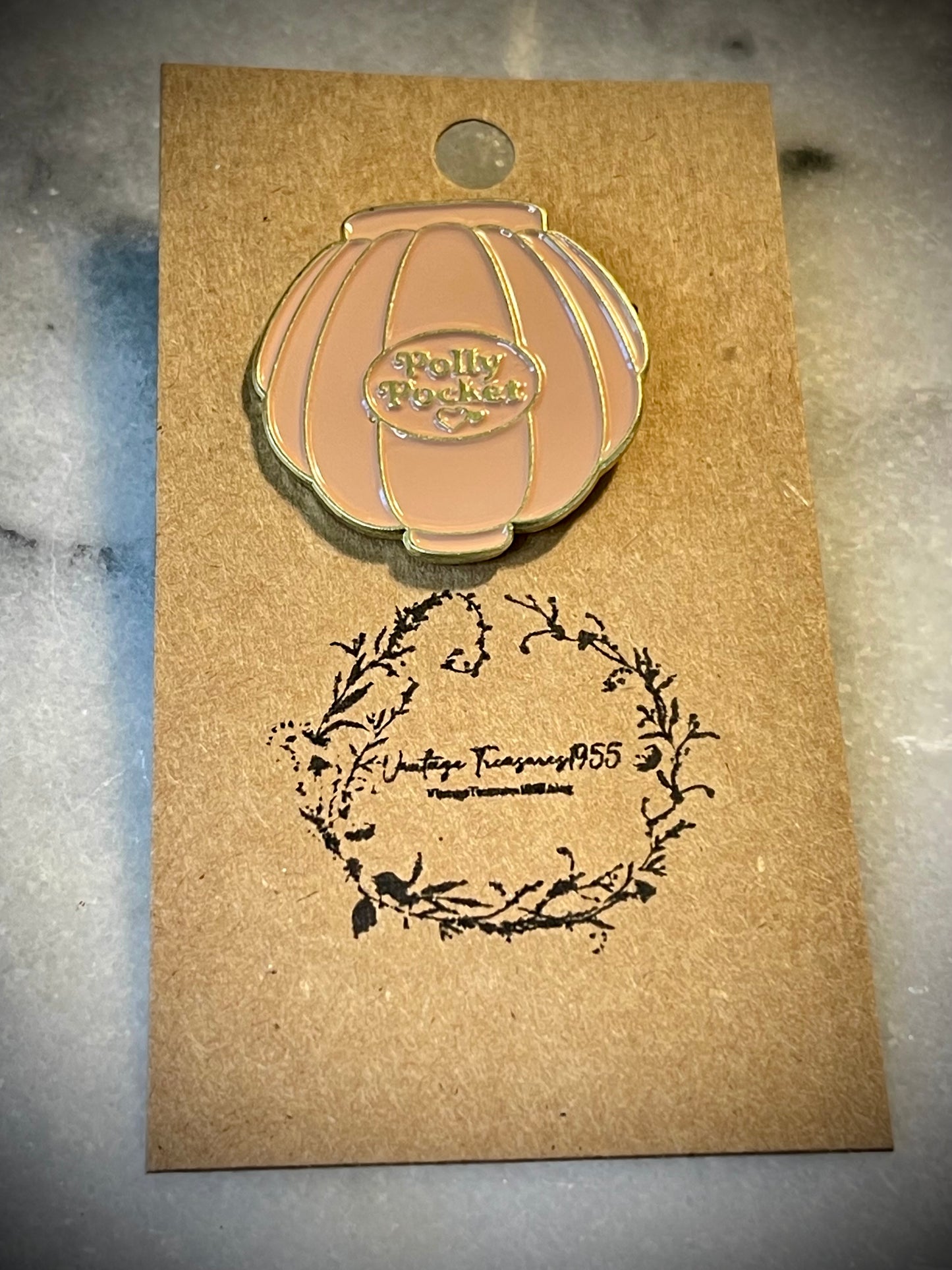 Clam poly pocket peach pin