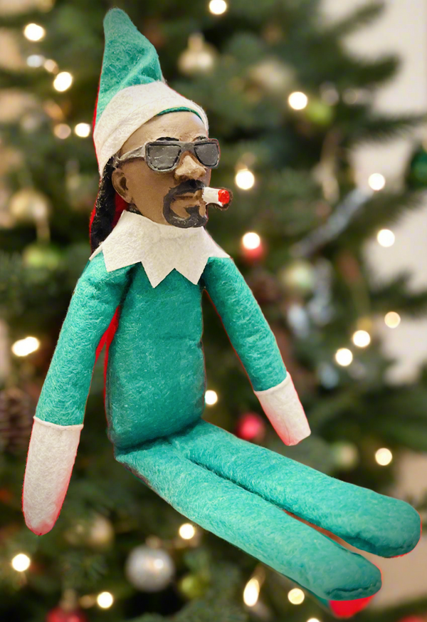 Snoop on a stoop, a Christmas tradition