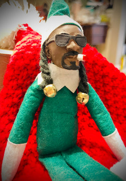 Snoop on a stoop, a Christmas tradition