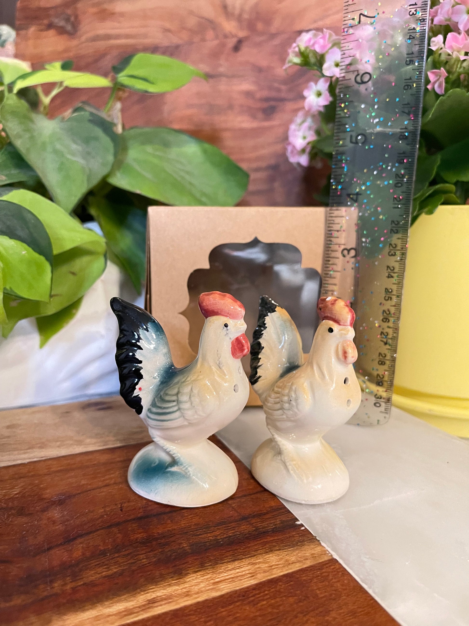 Vintage chicken, salt and pepper shaker - Vintage Treasures1955