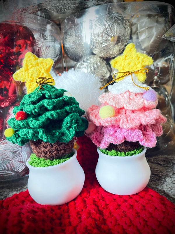 Adorable Crocheted Christmas Tree with Ornaments