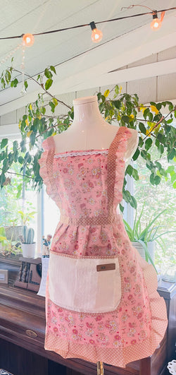 Blossoming Chef: Floral Aprons with Pockets for Kitchen Joy